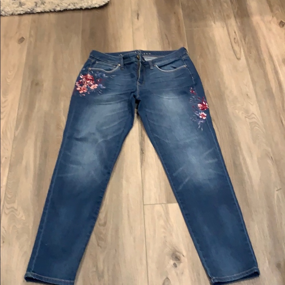White House Black Market -the Girlfriend jean